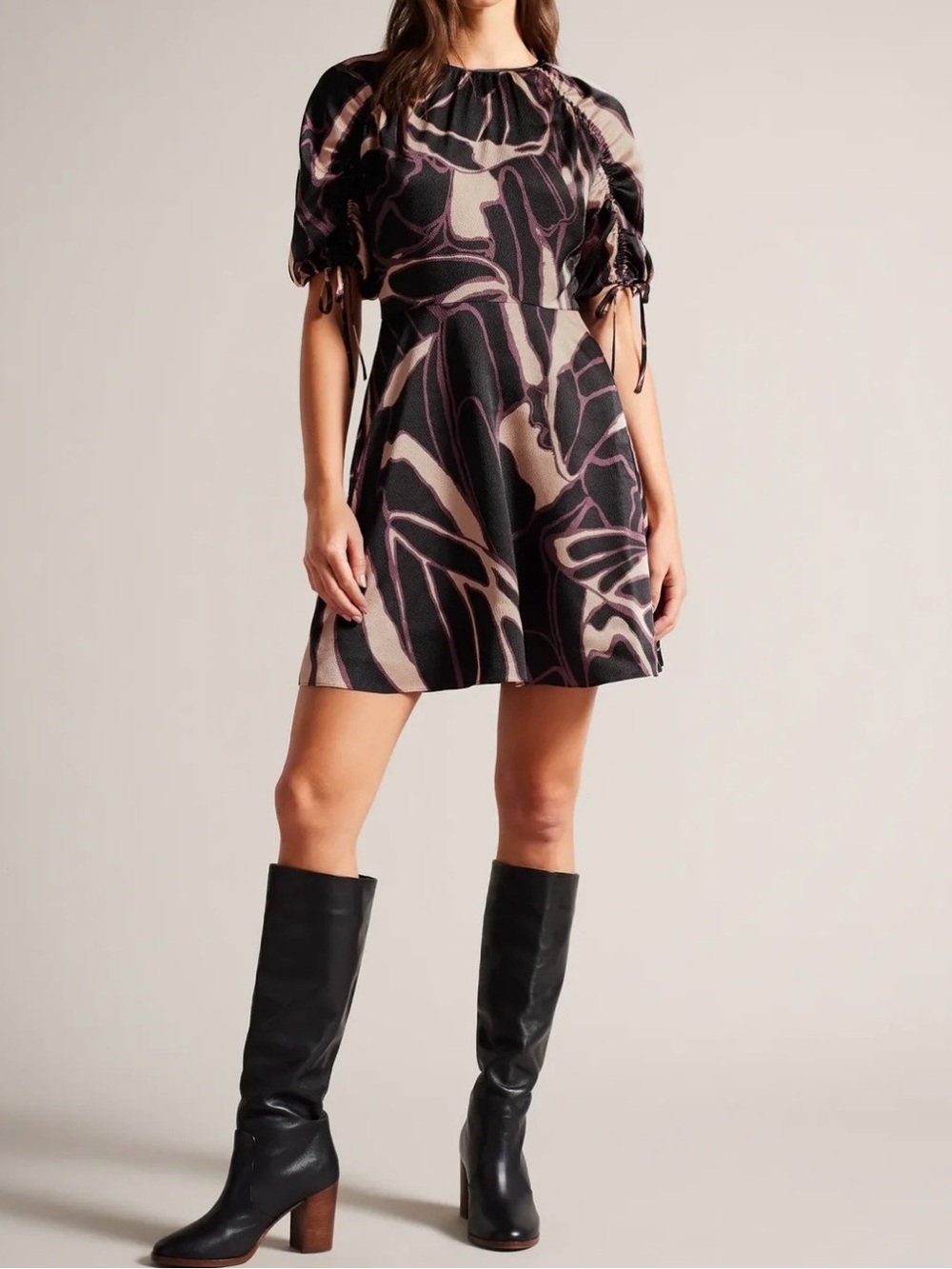 TED BAKER GILLIA
ABSTRACT PRINTED MINI DRESS FIT AND FLARE WITH PUFF
SLEEVE sz 3